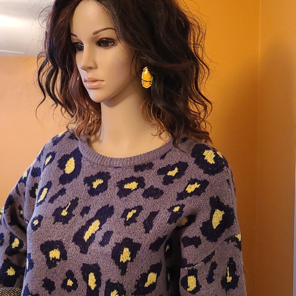 THML Sweater - Picture 13 of 16